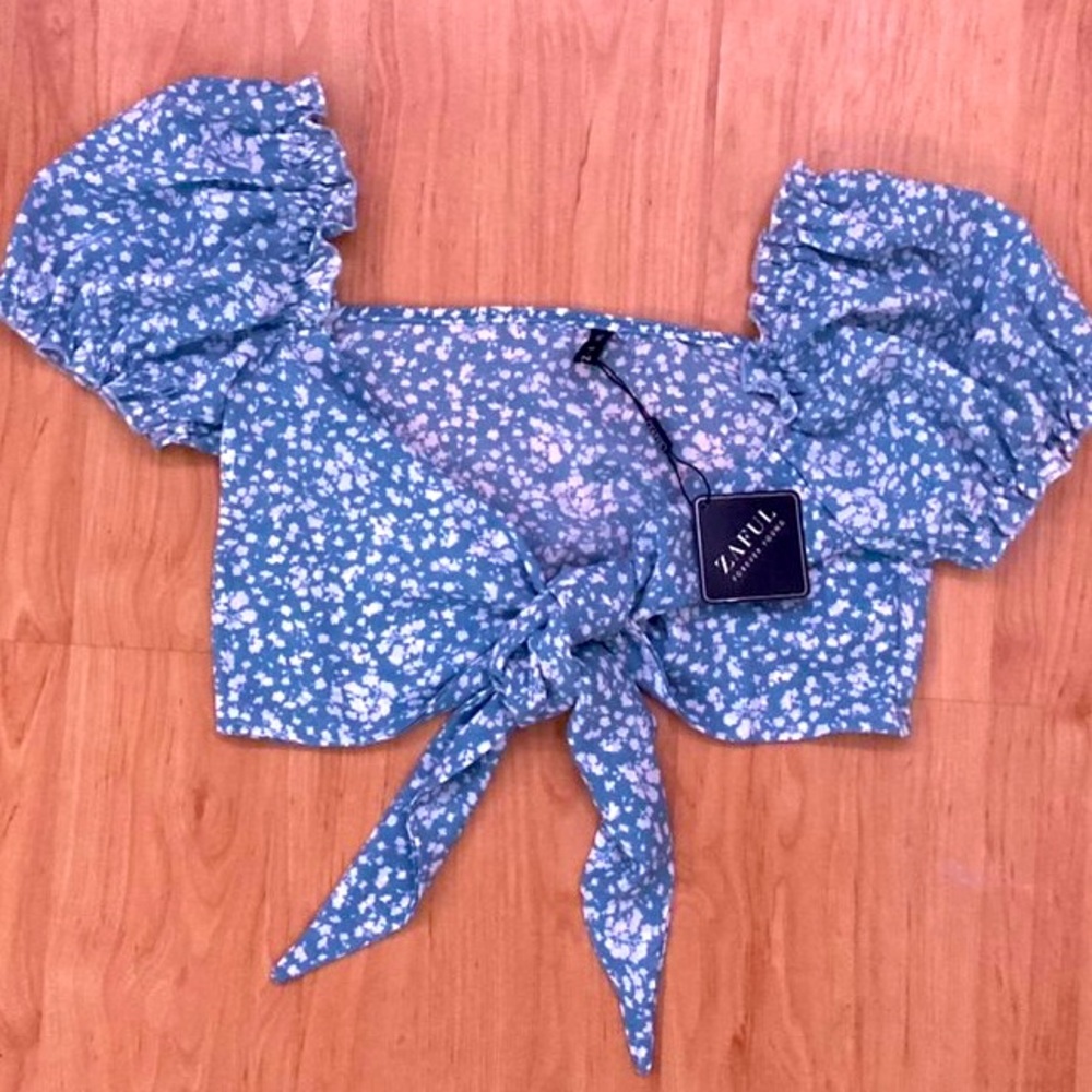 blue flower knotted crop blouse!! NWT